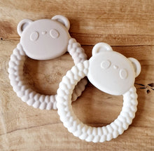 Load the picture into the gallery viewer, Baby Beißring aus Silikon Panda Bear Sand3