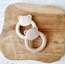 Load the picture into the gallery viewer, Baby Beißring aus Silikon Panda Bear Sand4
