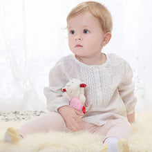 Lade das Bild in den Galerie-Viewer, Babygreifling Rassel Schaf Weiß Rosa Stofftier mit Rasselgeräusch sigikid7