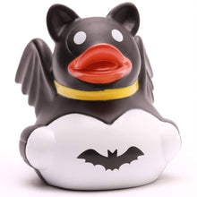 Load the picture into the gallery viewer, Badeente Batduck - Gummiente Badespaß ab 18 Monaten3
