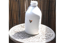 Load the picture into the gallery viewer, Good old friends Flaschenvase Blumenvase Blüten Zauber Handbemalt7
