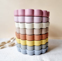 Lade das Bild in den Galerie-Viewer, Kinder Platte aus Silikon mit Saugnapf Löwe Kinderteller Farbe Graublau2