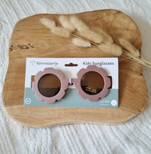 Lade das Bild in den Galerie-Viewer, Kindersonnenbrille UV400 Schutz Flower Altrosa3