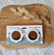 Lade das Bild in den Galerie-Viewer, Kindersonnenbrille UV400 Schutz Flower Beige ab 1 Jahr2