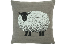 Load the picture into the gallery viewer, Kissenhülle „Fluffy das Schaf“ – kuschelige Chenille-Deko3
