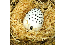 Load the picture into the gallery viewer, Good old friends Porzellanei Pünktchen Glücksei Oster Deko Handarbeit 5,5cm3