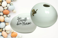 Load the picture into the gallery viewer, Good old friends Eiervase So läuft der Hase Oster Deko Handarbeit 8cm4
