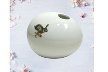 Load the picture into the gallery viewer, Good old friends Eiervase So läuft der Hase Oster Deko Handarbeit 8cm3
