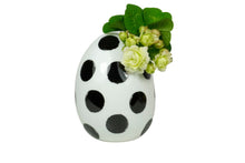 Lade das Bild in den Galerie-Viewer, Good old friends Eiervase Punkte Oster Deko Handarbeit 8cm6