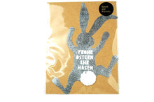 Lade das Bild in den Galerie-Viewer, Good old friends Kletterhase Frohe Ostern ihr Hasen Handarbeit 13cm3