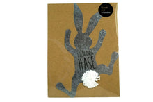 Lade das Bild in den Galerie-Viewer, Good old friends Kletterhase Lieblings Hase Handarbeit 13cm