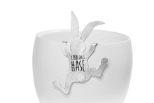 Lade das Bild in den Galerie-Viewer, Good old friends Kletterhase Lieblings Hase Handarbeit 13cm