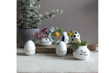 Load the picture into the gallery viewer, Good old friends Eiervase So läuft der Hase Oster Deko Handarbeit 8cm10
