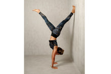 Lade das Bild in den Galerie-Viewer, Yoga Leggings Magic Spirit of OM Yoga Meditation Gr. S4