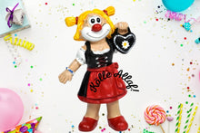 Lade das Bild in den Galerie-Viewer, Schmitzens Karnevals Figur Zensi Schmitz mit Dascherl 10 cm Sammlerstück Kölner Karneval