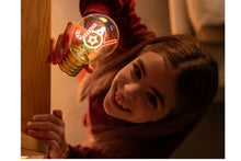 Lade das Bild in den Galerie-Viewer, Legami Deko-Tischlampe in Glühbirnenform Weihnachten Joy Bulb Fiction7