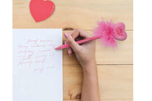 Load the picture into the gallery viewer, Legami Leuchtender Kugelschreiber - Writing is Magic Heart Rosa Tinte3
