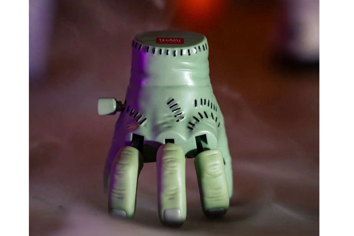 Legami Mini-Zombiehand mit Federmechanismus - The Mini Walking Hand Halloween4