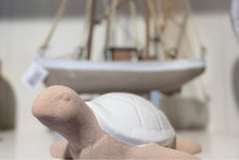 Lade das Bild in den Galerie-Viewer, Schildkröte Porzellan Küsten Deko Maritimer Stil Weiß / Beige3