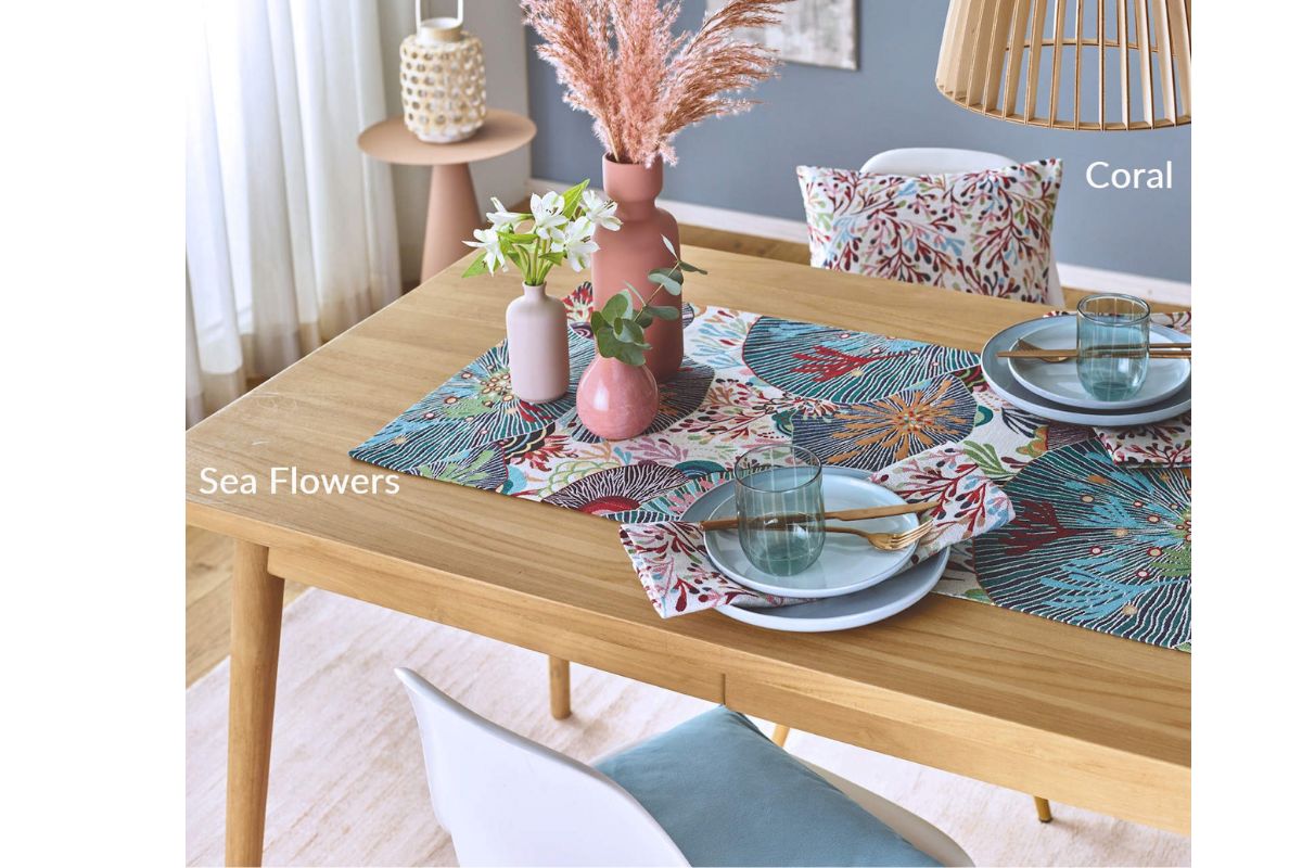 Tischläufer „Coral oder Sea Flowers“ – maritime Tischdekoration aus Jacquard