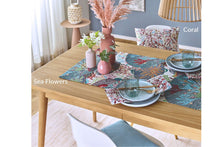 Lade das Bild in den Galerie-Viewer, Tischläufer „Coral oder Sea Flowers“ – maritime Tischdekoration aus Jacquard