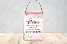 Lade das Bild in den Galerie-Viewer, Deko Blechschild Aufhänger Alle Mütter haben schöne Kinder aber meine musste mal wieder übertreiben