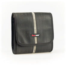 Lade das Bild in den Galerie-Viewer, Umhängetasche Carl, Feuerwear, Unikate, Nachhaltigkeit, Feuerwehrschlauch, Feuerwehr, Tasche, Handtasche, Weiß, Rot, Schwarz