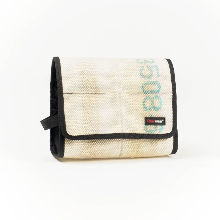 Kulturbeutel Henry, Feuerwear, Unikate, Nachhaltigkeit, Feuerwehrschlauch, Feuerwehr, Reise, Tasche, Utensilien, Weiß, Rot, Schwarz, Upcycling