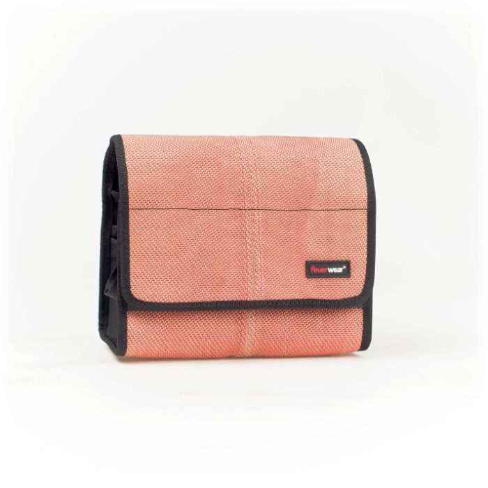 Kulturbeutel Henry, Feuerwear, Unikate, Nachhaltigkeit, Feuerwehrschlauch, Feuerwehr, Reise, Tasche, Utensilien, Weiß, Rot, Schwarz, Upcycling