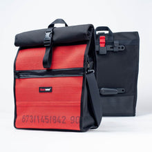 Load the picture into the gallery viewer, Fahrrad-Tasche Sam, Feuerwear, Fahrradtasche, Unikat, Nachhaltigkeit, Upcycling, Feuerwehrschlauch, Feuerwehr