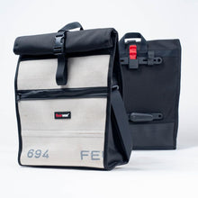 Load the picture into the gallery viewer, Fahrrad-Tasche Sam, Feuerwear, Fahrradtasche, Unikat, Nachhaltigkeit, Upcycling, Feuerwehrschlauch, Feuerwehr 3