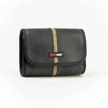 Lade das Bild in den Galerie-Viewer, Umhängetasche Larry, Feuerwear, Unikate, Nachhaltigkeit, Feuerwehrschlauch, Feuerwehr, Tasche, Handtasche, Upcycling