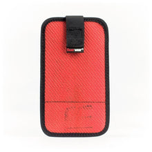 Lade das Bild in den Galerie-Viewer, Handyhülle Mitch 13, Feuerwear, Unikate, Nachhaltigkeit, Feuerwehrschlauch, Feuerwehr, Handy, Weiß, Rot, Schwarz, Upcycling