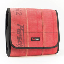 Lade das Bild in den Galerie-Viewer, Umhängetasche Walter, Feuerwear, Unikate, Nachhaltigkeit, Feuerwehrschlauch, Feuerwehr, Tasche, Umhängetasche, Weiß, Rot, Schwarz