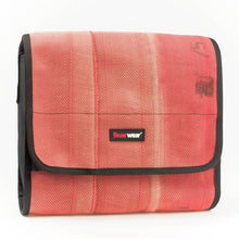 Lade das Bild in den Galerie-Viewer, Umhängetasche Walter, Feuerwear, Unikate, Nachhaltigkeit, Feuerwehrschlauch, Feuerwehr, Tasche, Umhängetasche, Weiß, Rot, Schwarz