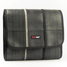 Lade das Bild in den Galerie-Viewer, Umhängetasche Walter, Feuerwear, Unikate, Nachhaltigkeit, Feuerwehrschlauch, Feuerwehr, Tasche, Umhängetasche, Weiß, Rot, Schwarz