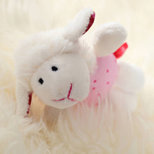 Lade das Bild in den Galerie-Viewer, Babygreifling Rassel Schaf Weiß Rosa Stofftier mit Rasselgeräusch sigikid6
