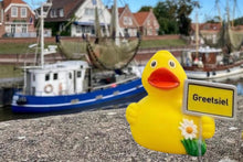 Lade das Bild in den Galerie-Viewer, Badeente „Greetsiel“ – maritimer Badespaß
