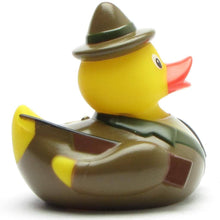 Load the picture into the gallery viewer, Badeente Jäger - Gummiente Badespaß ab 18 Monaten3
