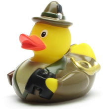 Load the picture into the gallery viewer, Badeente Jäger - Gummiente Badespaß ab 18 Monaten7
