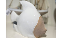 Lade das Bild in den Galerie-Viewer, Fisch Porzellan Küsten Deko Maritimer Stil Weiß / Beige3
