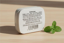 Lade das Bild in den Galerie-Viewer, Frische Grüße aus Greetsiel Pfefferminz Bonbons Dose Souvenir Greetsiel 23g3
