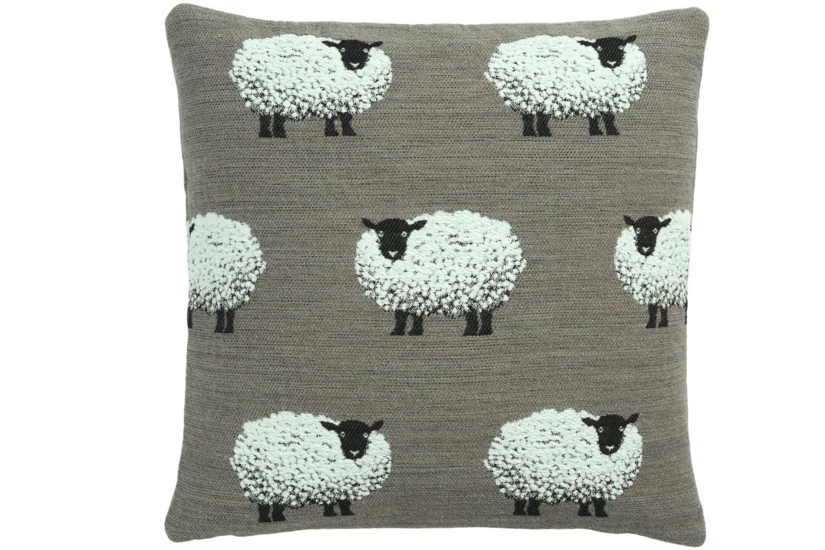 Kissenhülle „Fluffy das Schaf“ – kuschelige Chenille-Deko7
