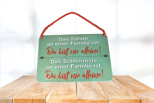 Deko Blechschild Kult Hänger Das Tollste an einer Familie ist: Du bist nie alleine! Das Schlimmste an einer Familie ist: Du bist nie alleine!