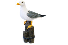 Lade das Bild in den Galerie-Viewer, Möwe auf Holzsteg Küsten Deko Maritimer Stil Höhe 33cm
