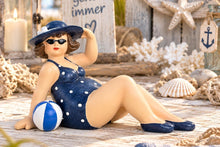 Lade das Bild in den Galerie-Viewer, Maritime Badedame im Retro-Look –Design1
