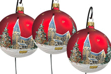 Load the picture into the gallery viewer, Weihnachtskugel Zons Sankt Martinus Kirche Souvenir Feste Zons Mundgeblasen Handbemalt6
