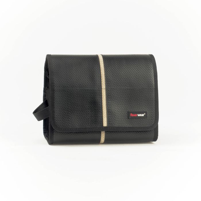 Kulturbeutel Henry, Feuerwear, Unikate, Nachhaltigkeit, Feuerwehrschlauch, Feuerwehr, Reise, Tasche, Utensilien, Weiß, Rot, Schwarz, Upcycling